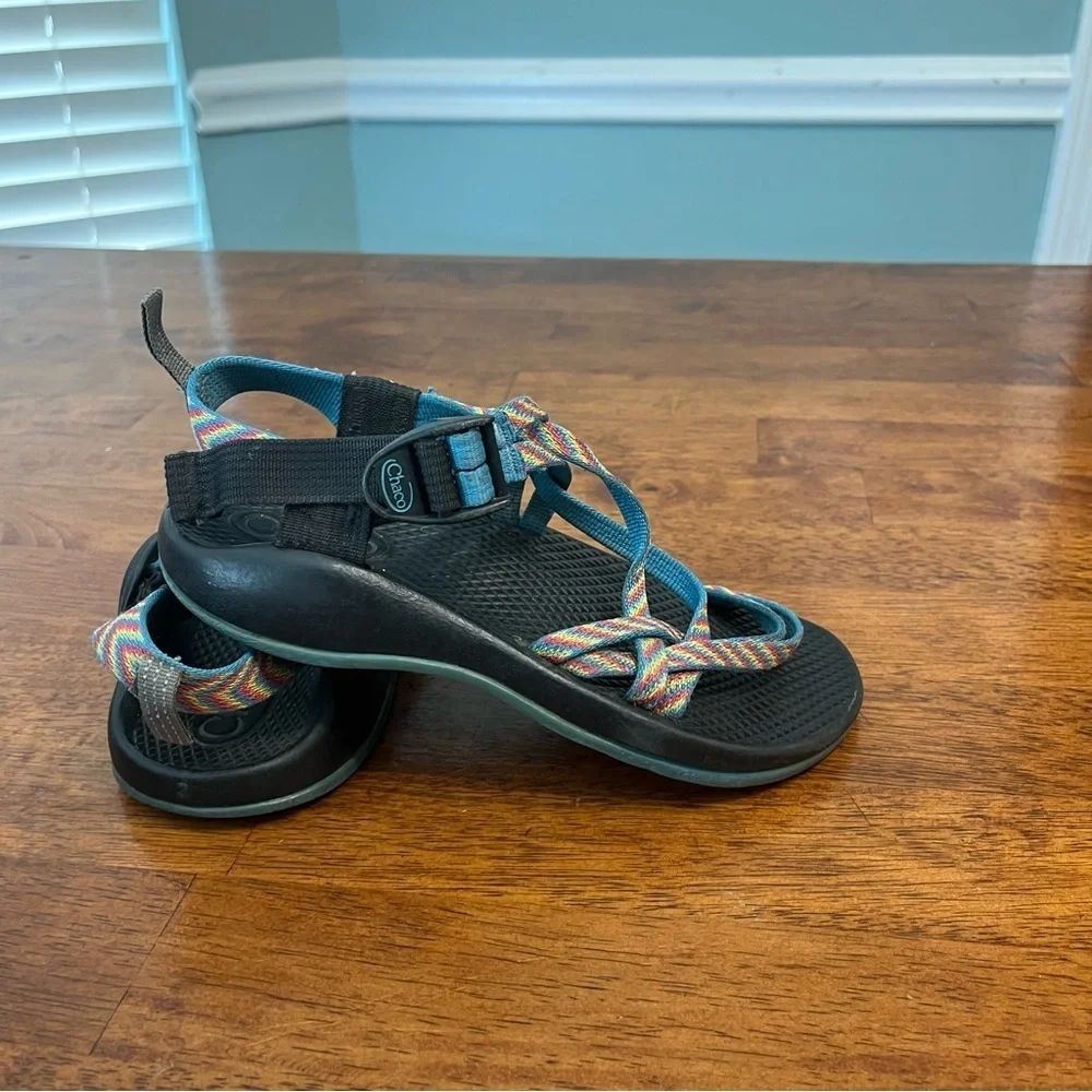 Kids Chacos blue rainbow Colorful Strappy Sandals size 3